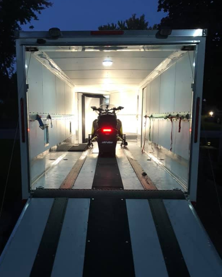 Snowmobile trailer lighting